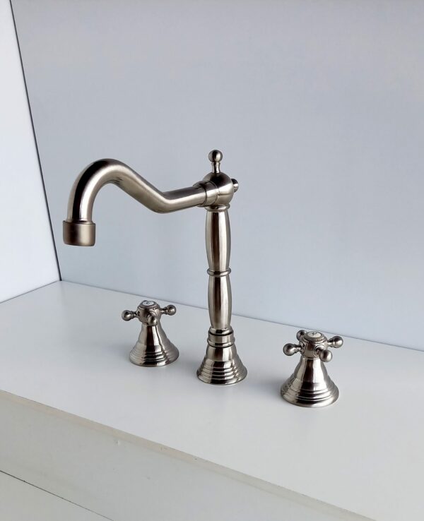 Rubinetteria lavabo tre fori  Borgo Vecchio argento antico