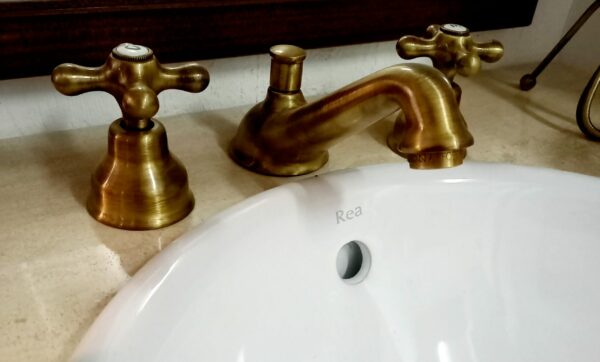 Rubinetteria lavabo tre fori Iris bronzo - immagine 2